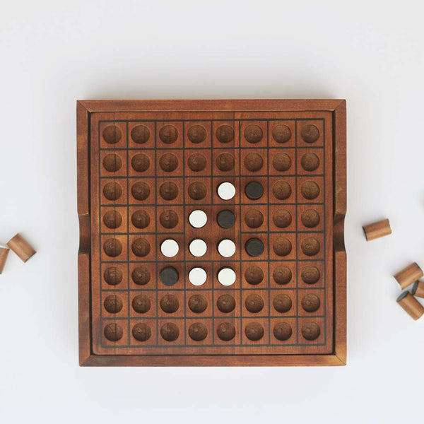 The black and white playing pieces set inside the top of the game