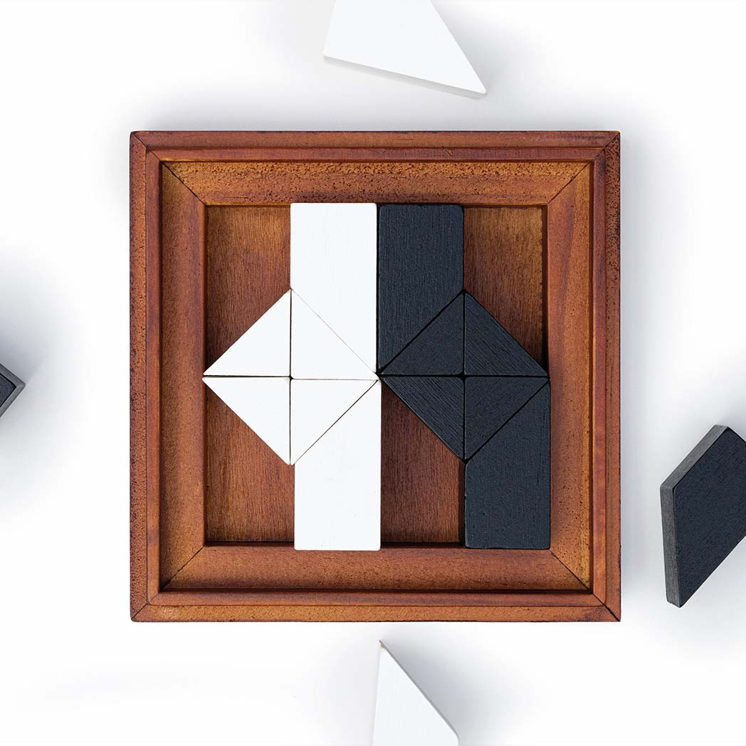 Wooden shapeshifter puzzle