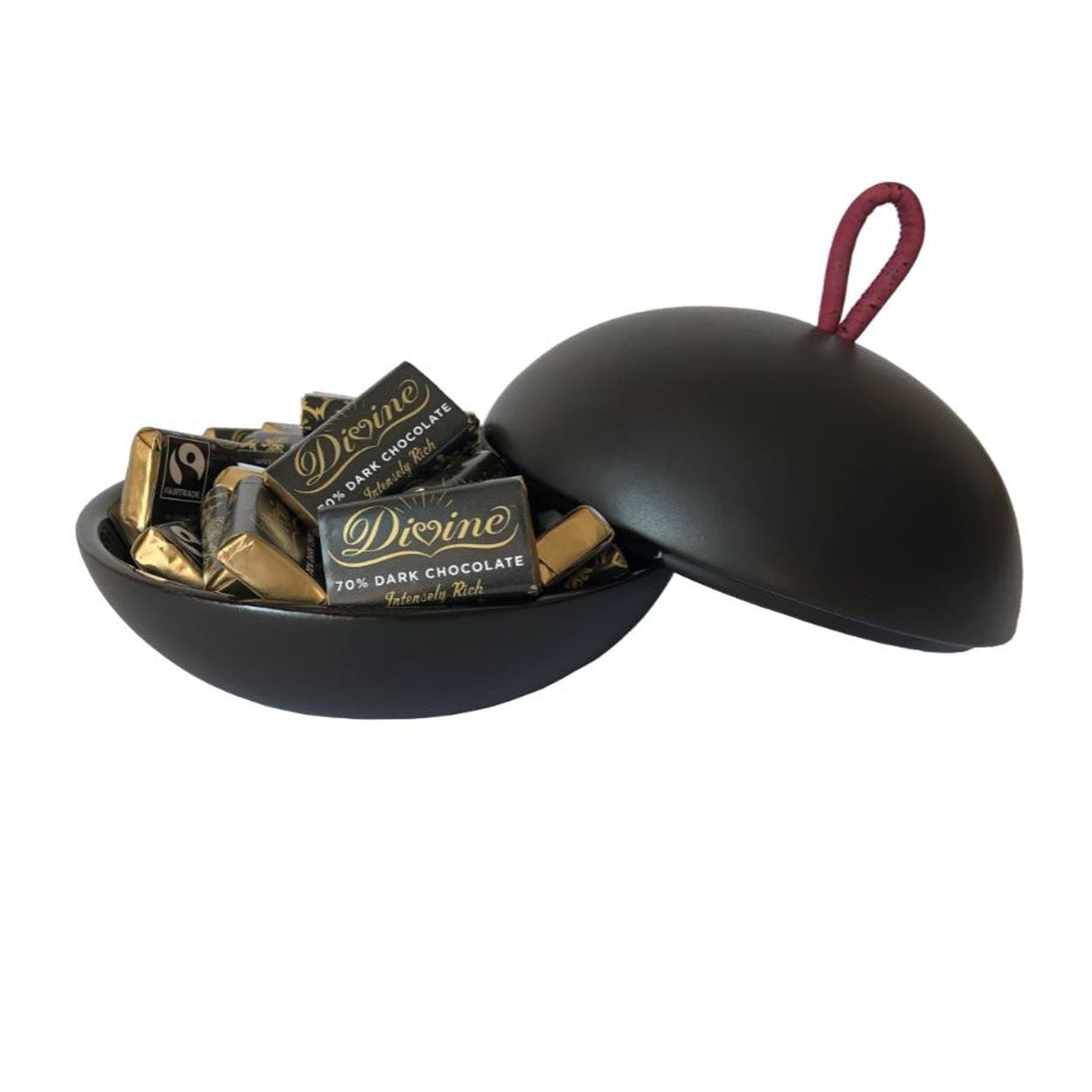 A black clay bonbonierre with chocolate mini bars inside