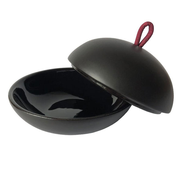 An empty bonbonniere with a glossy black interior